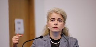 Deschidere „Finantarea Societatilor Comerciale” – Emanuela Savu – Director general Institutul Bancar Roman si Gabriela Folcut – Asociatia Romana a Bancilor